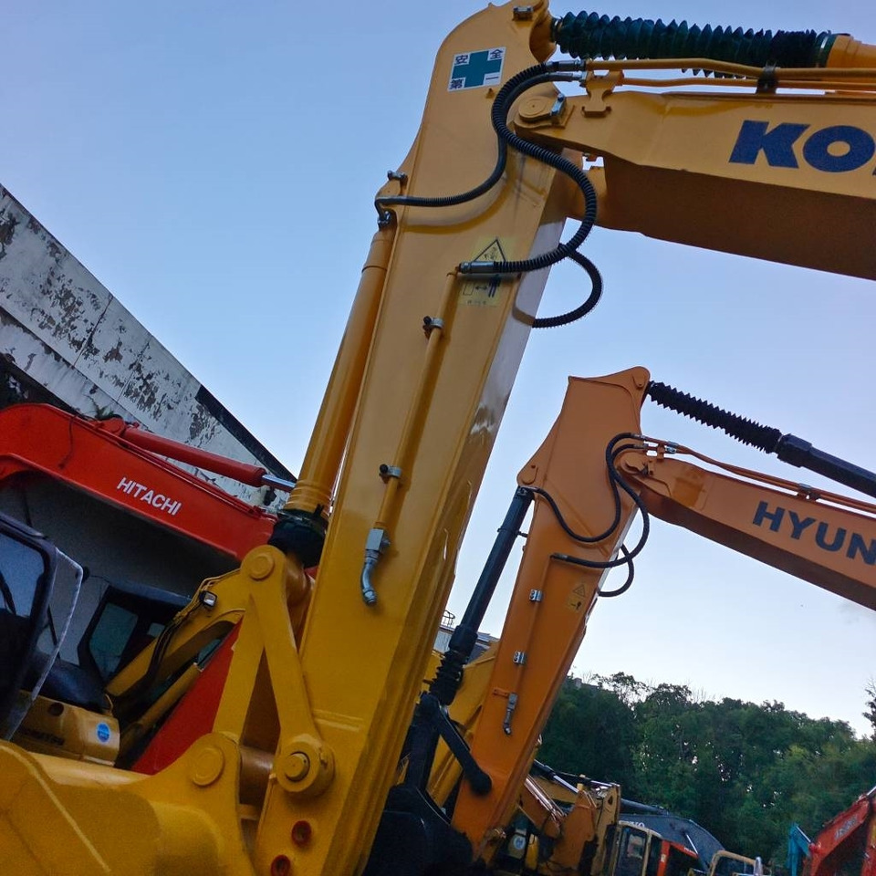 Komatsu PC 220 - Kettenbagger: das Bild 3 Komatsu PC 220 - Kettenbagger: das Bild 3