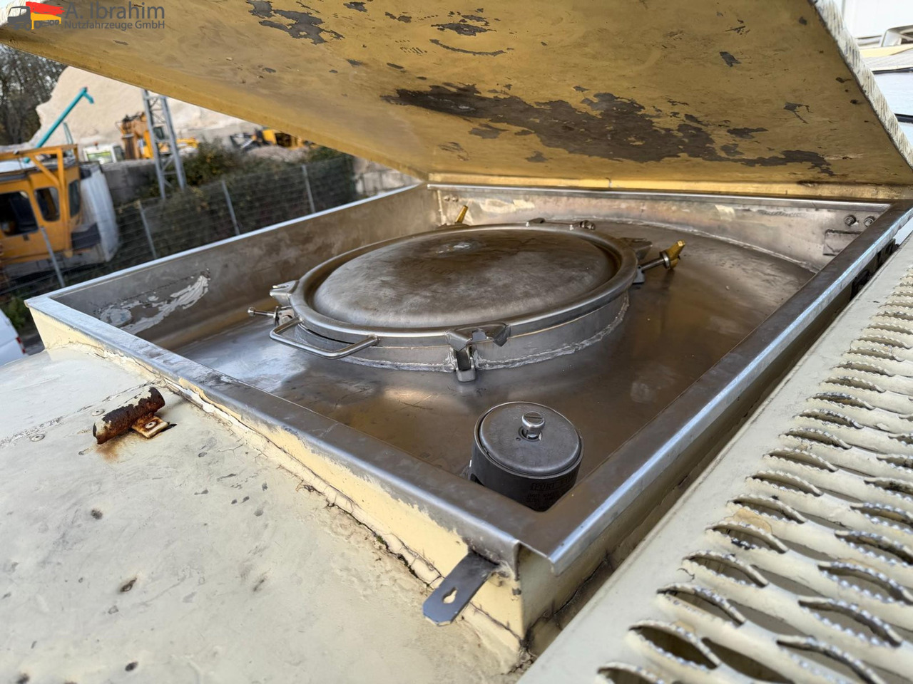 Feldbinder Lebensmittel Tank Container 26500 L | 2 Kammern | Heizung | 20 ft | Edelstahl | - Tankauflieger: das Bild 5 Feldbinder Lebensmittel Tank Container 26500 L | 2 Kammern | Heizung | 20 ft | Edelstahl | - Tankauflieger: das Bild 5