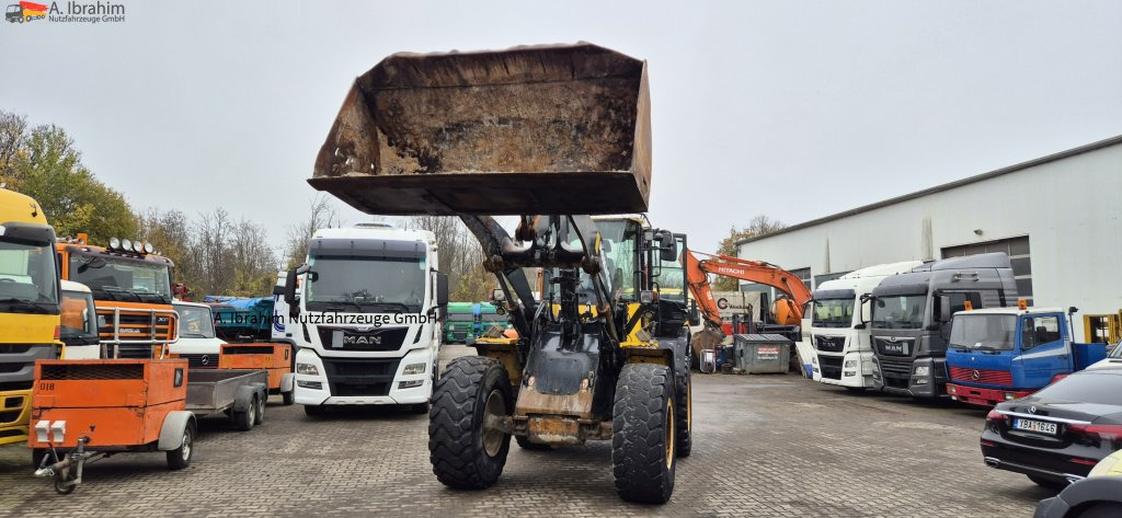 Radlader Komatsu WA 250 Zustand technisch ok, optisch 3-4 Unterlagen vorhanden: das Bild 8