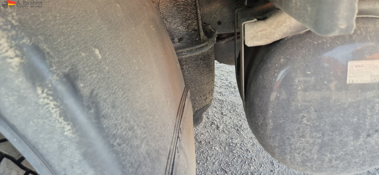 MAN TGL 8.160 4x2 Brotkoffer mit Kühlfach nicht fahrbereit ! nicht rollfähig - Kühltransporter: das Bild 4 MAN TGL 8.160 4x2 Brotkoffer mit Kühlfach nicht fahrbereit ! nicht rollfähig - Kühltransporter: das Bild 4