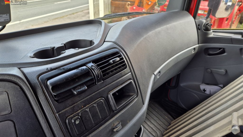Mercedes-Benz 1222 Werkstattkoffer mit Regalsystem - Koffer LKW: das Bild 4 Mercedes-Benz 1222 Werkstattkoffer mit Regalsystem - Koffer LKW: das Bild 4