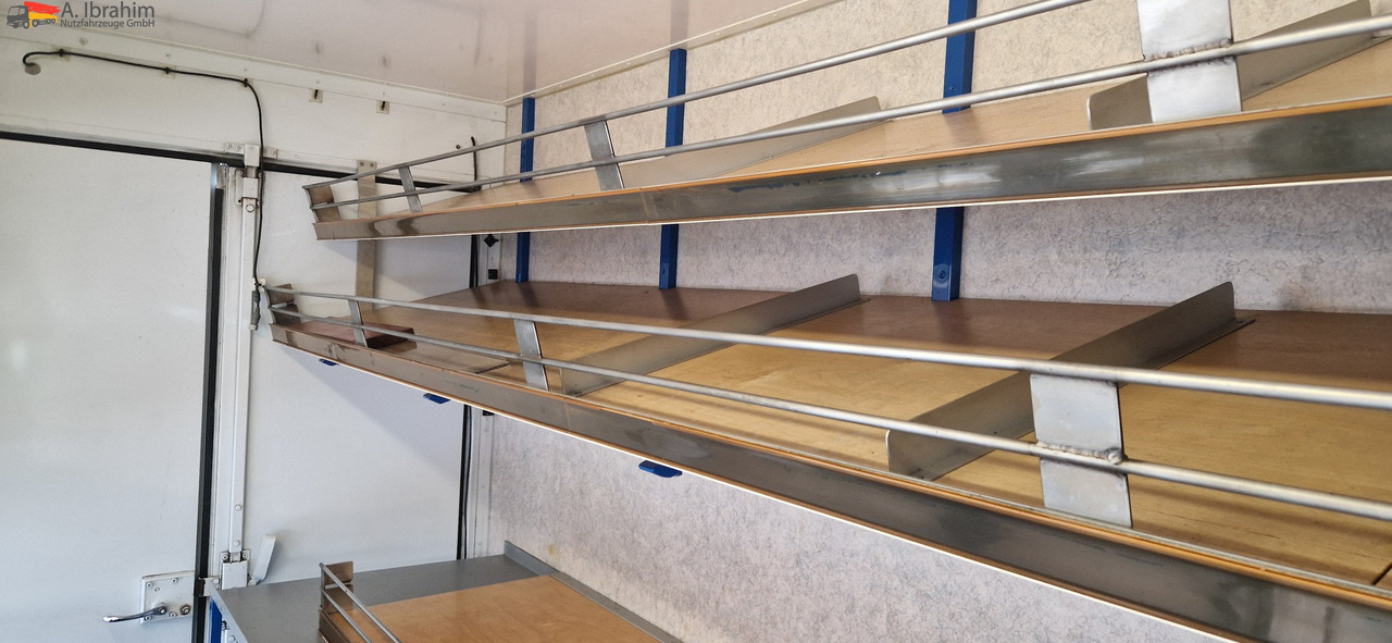 Mercedes-Benz 413 CDI Tiefkühlfächer, autom. Verkaufsklappe Basis ist ok - Kühltransporter: das Bild 4 Mercedes-Benz 413 CDI Tiefkühlfächer, autom. Verkaufsklappe Basis ist ok - Kühltransporter: das Bild 4