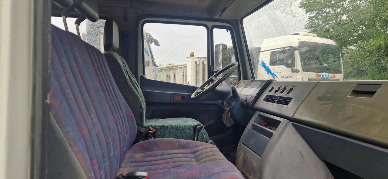 Mercedes-Benz 615D Doka Pritsche, Zustand gut - Pritsche Transporter, Transporter mit Doppelkabine: das Bild 2 Mercedes-Benz 615D Doka Pritsche, Zustand gut - Pritsche Transporter, Transporter mit Doppelkabine: das Bild 2