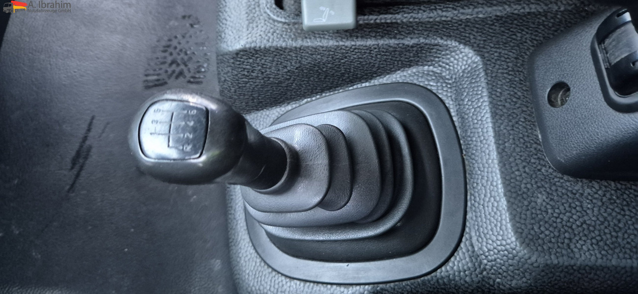 Mercedes-Benz 816L LBW, Blatt gefedert - Koffer Transporter: das Bild 3 Mercedes-Benz 816L LBW, Blatt gefedert - Koffer Transporter: das Bild 3