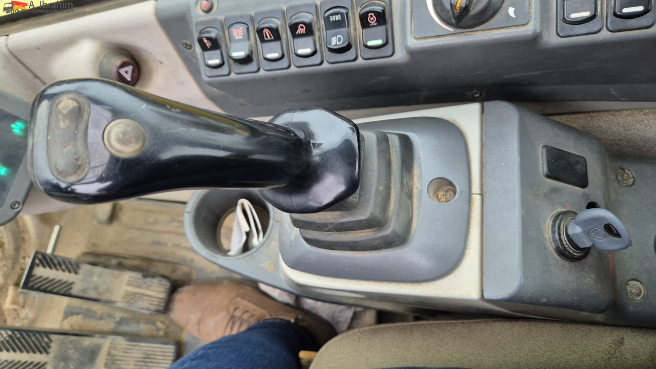 New Holland MH 2.6 Zustand gut, deutsche Maschine incl. Greifer und Dreservo - Mobilbagger: das Bild 3 New Holland MH 2.6 Zustand gut, deutsche Maschine incl. Greifer und Dreservo - Mobilbagger: das Bild 3