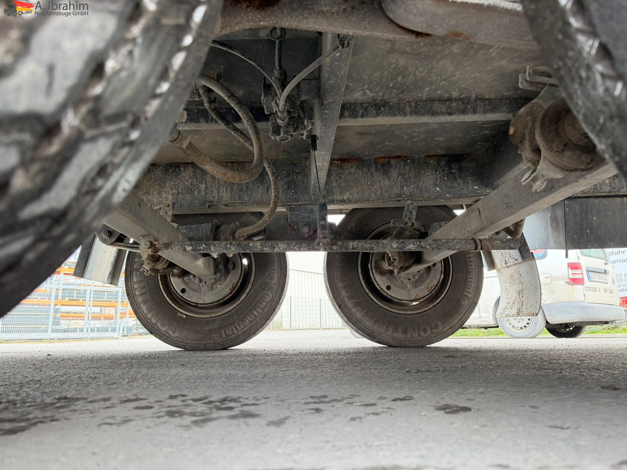 Obermaier TUE110 SDAH Tieflader | | Trommelbremse | Rampen | 7.2 Plattform | Stützfuß vorne - Tieflader Anhänger: das Bild 4 Obermaier TUE110 SDAH Tieflader | | Trommelbremse | Rampen | 7.2 Plattform | Stützfuß vorne - Tieflader Anhänger: das Bild 4