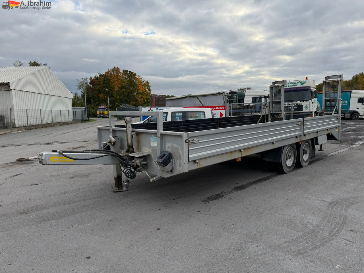 Obermaier TUE110 SDAH Tieflader | | Trommelbremse | Rampen | 7.2 Plattform | Stützfuß vorne - Tieflader Anhänger: das Bild 1 Obermaier TUE110 SDAH Tieflader | | Trommelbremse | Rampen | 7.2 Plattform | Stützfuß vorne - Tieflader Anhänger: das Bild 1