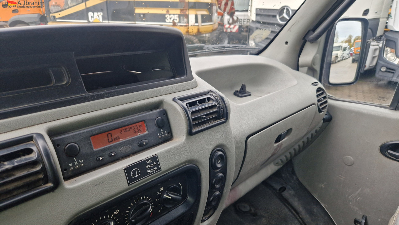 Renault 52AF, zwillingsbereift 2.8 nicht neu, aber läuft, - Kastenwagen: das Bild 5 Renault 52AF, zwillingsbereift 2.8 nicht neu, aber läuft, - Kastenwagen: das Bild 5