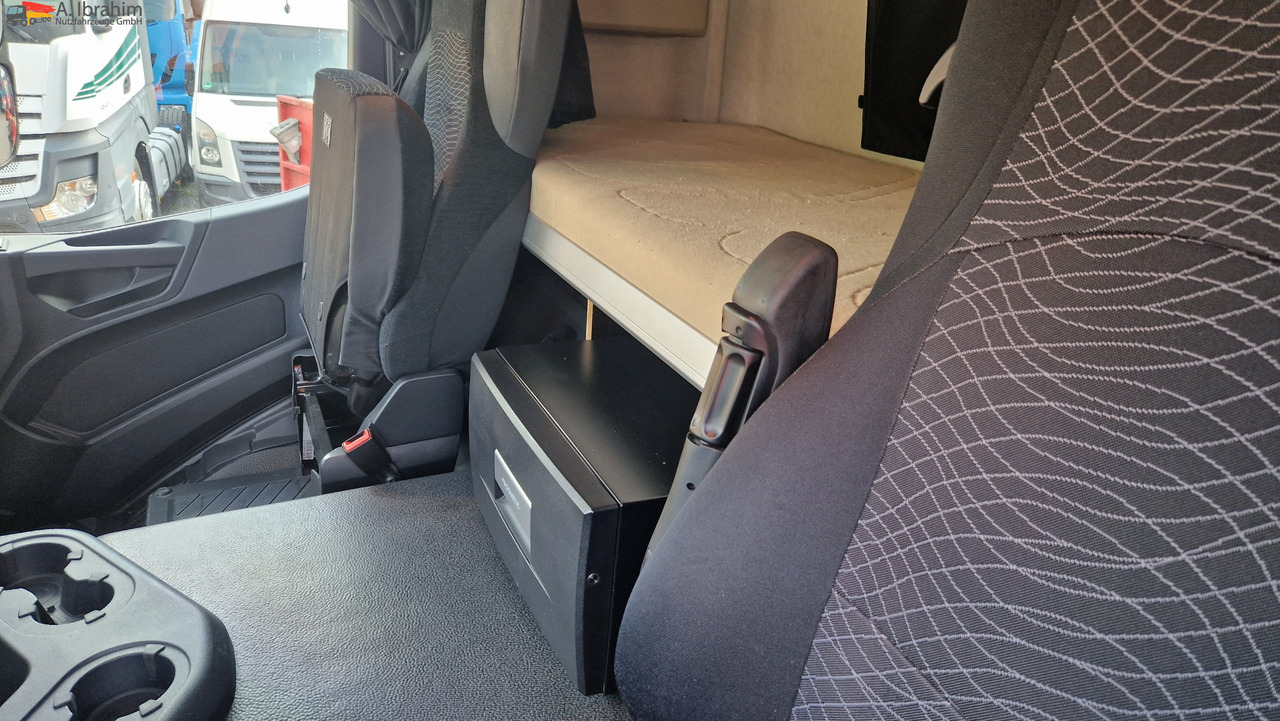 Sattelzugmaschine Mercedes-Benz 1840 3x 1840, 2x 1846: das Bild 7