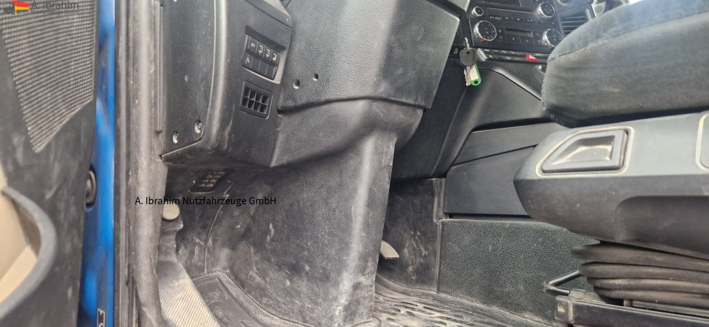 Mercedes-Benz 1843 DB 1843 mit PTU für Kompressor Unfall, bedingt fahrbereit. Video vorh. - Sattelzugmaschine: das Bild 4 Mercedes-Benz 1843 DB 1843 mit PTU für Kompressor Unfall, bedingt fahrbereit. Video vorh. - Sattelzugmaschine: das Bild 4