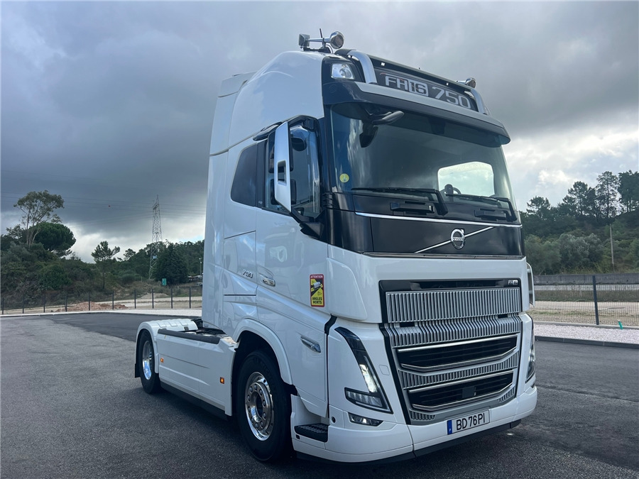 Volvo FH 750 / RETARDER - Sattelzugmaschine: das Bild 2 Volvo FH 750 / RETARDER - Sattelzugmaschine: das Bild 2