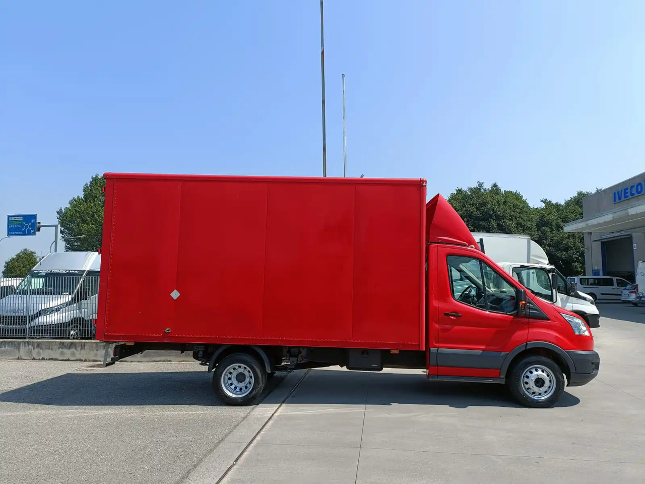 FORD TRANSIT FURGONATO BOX - Koffer Transporter: das Bild 2 FORD TRANSIT FURGONATO BOX - Koffer Transporter: das Bild 2