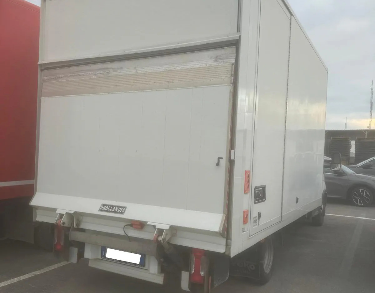 IVECO DAILY 35C14 - Koffer Transporter: das Bild 2 IVECO DAILY 35C14 - Koffer Transporter: das Bild 2