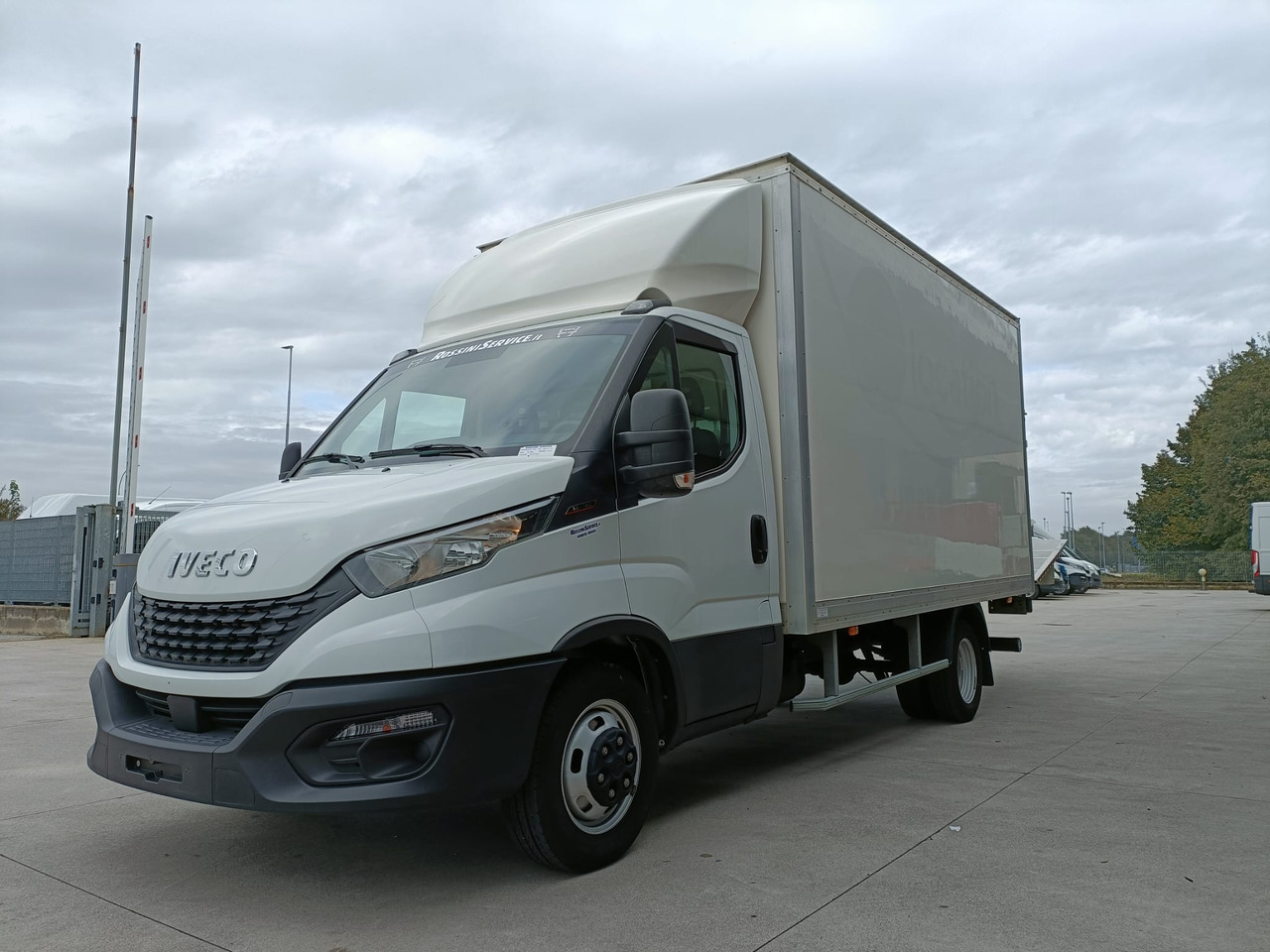 IVECO DAILY 35C16 3.0 CC - Koffer Transporter: das Bild 3 IVECO DAILY 35C16 3.0 CC - Koffer Transporter: das Bild 3