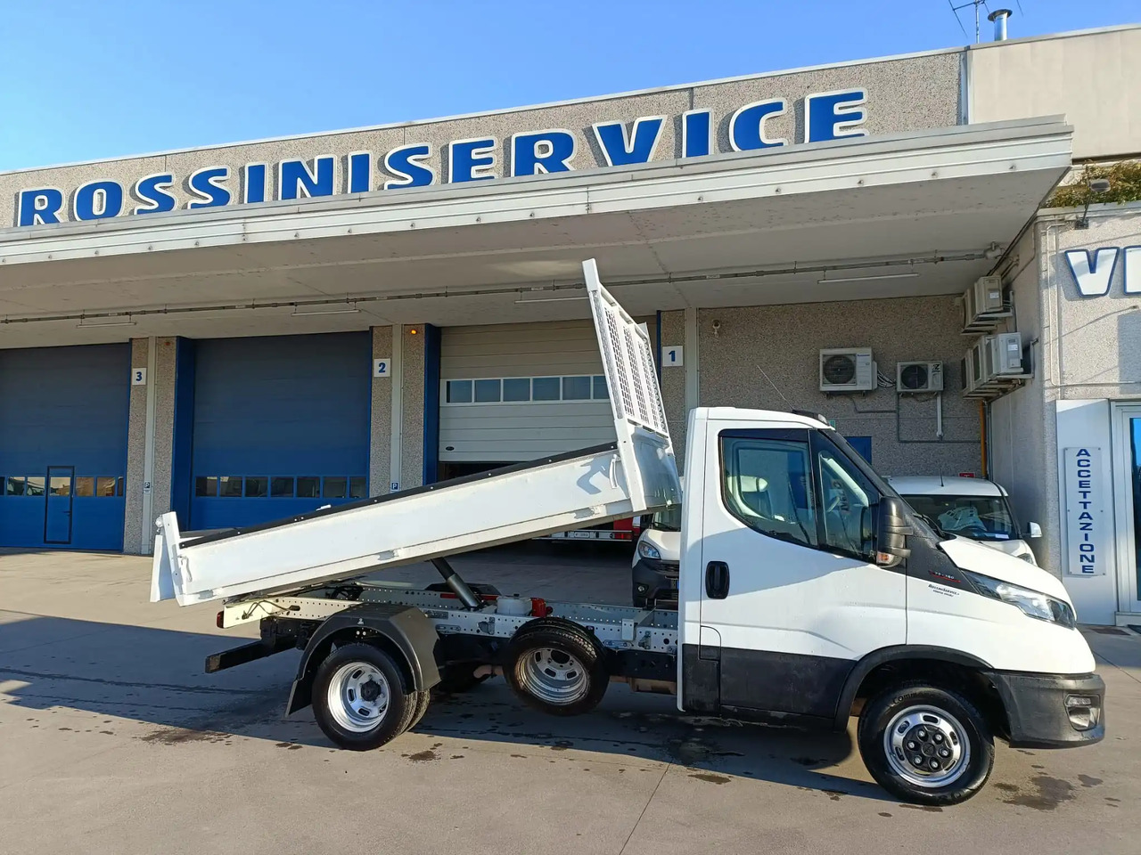 IVECO DAILY 35C16 CC 3.0 - Kipper Transporter: das Bild 2 IVECO DAILY 35C16 CC 3.0 - Kipper Transporter: das Bild 2