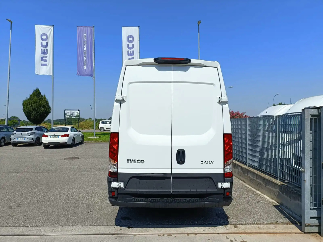 IVECO DAILY 35S14 L2H2 CNG METANO KM 0 - Kastenwagen: das Bild 3 IVECO DAILY 35S14 L2H2 CNG METANO KM 0 - Kastenwagen: das Bild 3