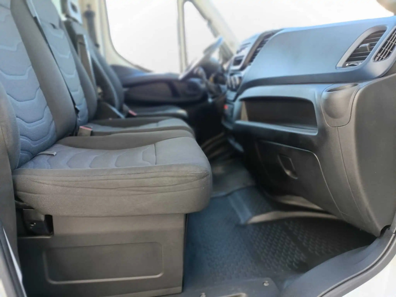 IVECO DAILY 60C18 RIBALTABILE CON GRU - Kipper: das Bild 4 IVECO DAILY 60C18 RIBALTABILE CON GRU - Kipper: das Bild 4