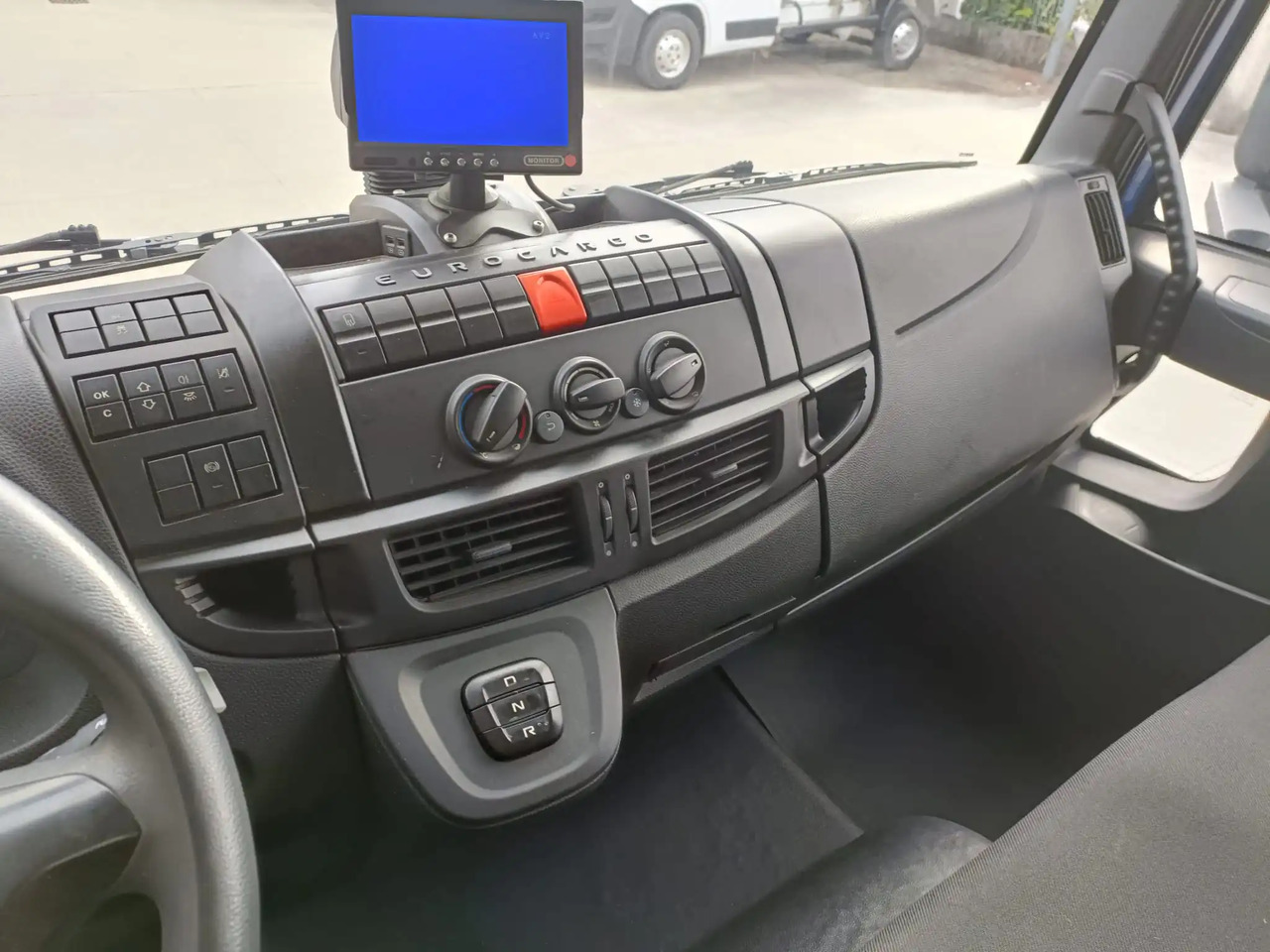 IVECO EUROCARGO 120E22P - Fahrgestell LKW: das Bild 3 IVECO EUROCARGO 120E22P - Fahrgestell LKW: das Bild 3