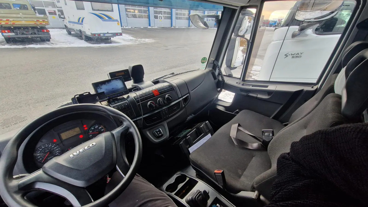 IVECO EUROCARGO 75E19P - Plane LKW: das Bild 4 IVECO EUROCARGO 75E19P - Plane LKW: das Bild 4