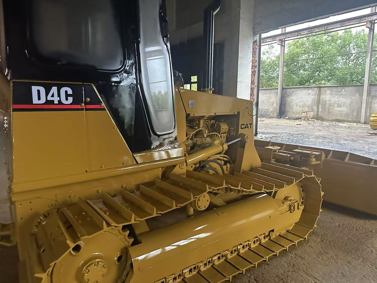 Caterpillar D4C - Bulldozer: das Bild 5 Caterpillar D4C - Bulldozer: das Bild 5
