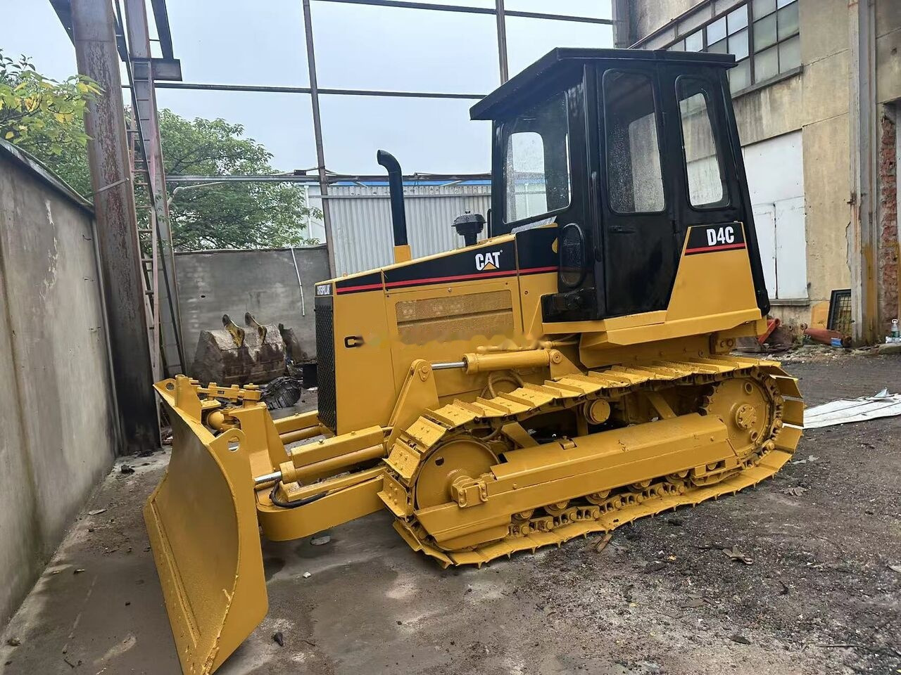 Caterpillar D4C - Bulldozer: das Bild 1 Caterpillar D4C - Bulldozer: das Bild 1