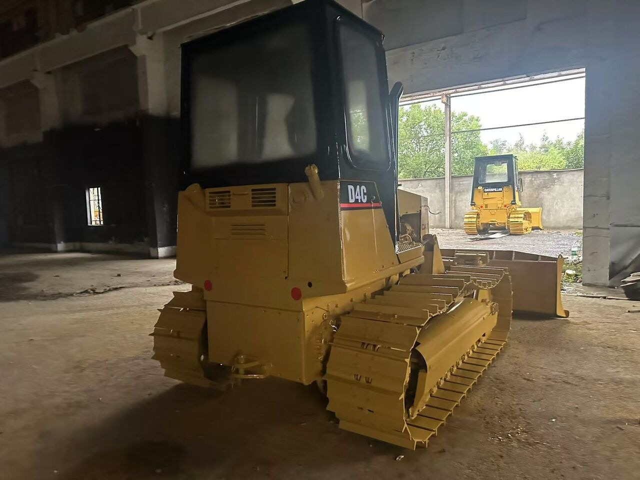 Caterpillar D4C - Bulldozer: das Bild 3 Caterpillar D4C - Bulldozer: das Bild 3