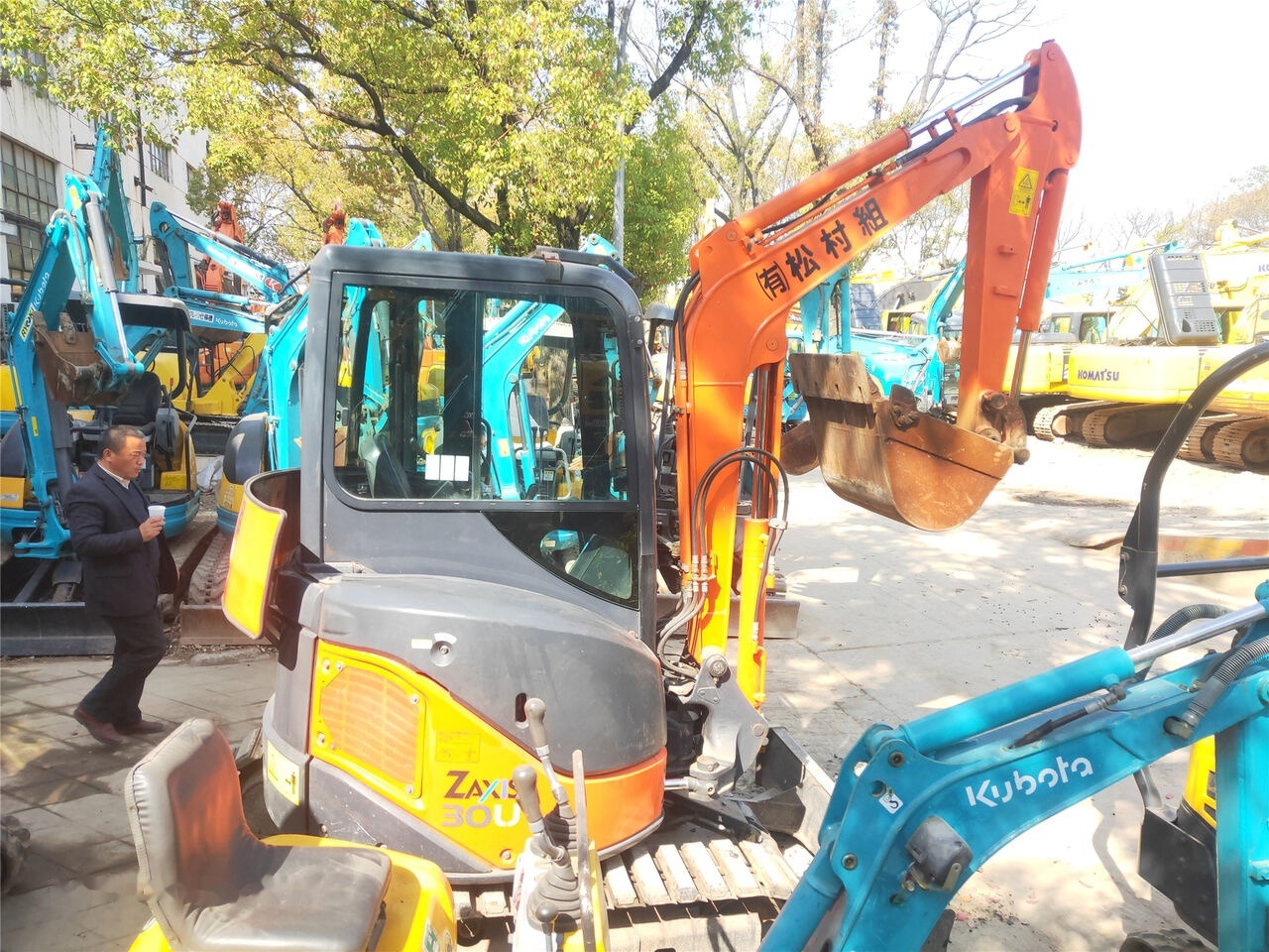 Hitachi ZX30 - Minibagger: das Bild 2 Hitachi ZX30 - Minibagger: das Bild 2