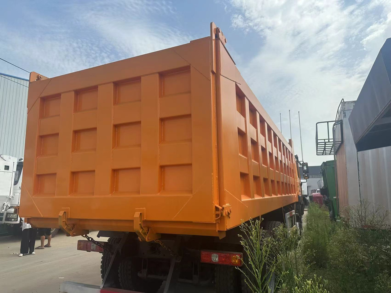 Shacman F3000 8x4 - Kipper: das Bild 4 Shacman F3000 8x4 - Kipper: das Bild 4