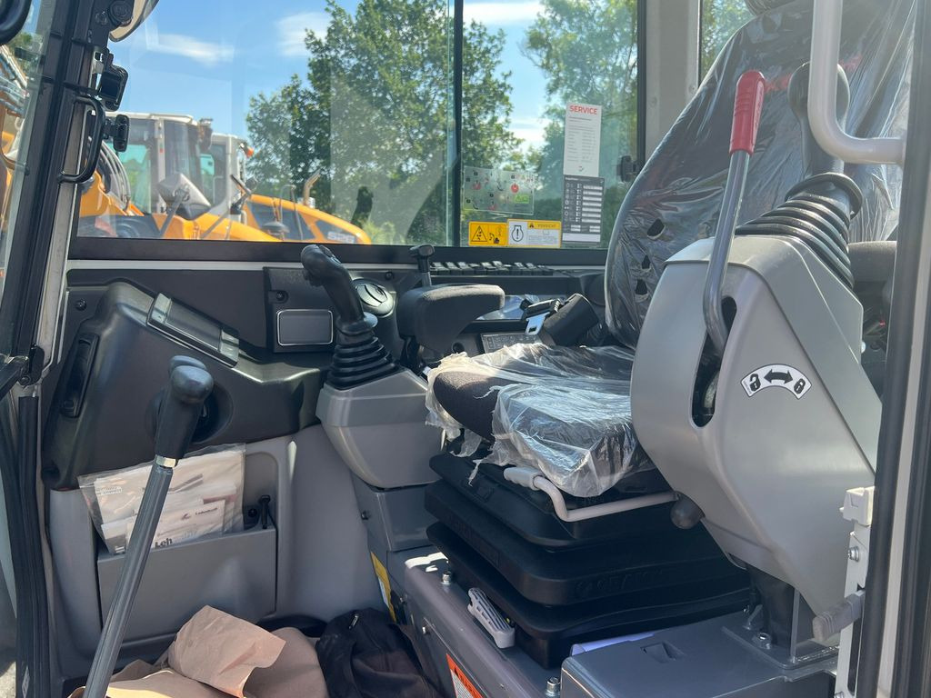 Takeuchi TB 250-2 u. 260 Takeuchi TB 250-2 u. 260 - Minibagger: das Bild 2 Takeuchi TB 250-2 u. 260 Takeuchi TB 250-2 u. 260 - Minibagger: das Bild 2