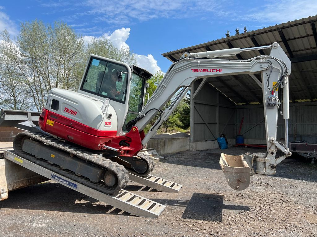 Takeuchi TB 260 u. 250 V4 Powertilt 3x vorhanden - Minibagger: das Bild 1 Takeuchi TB 260 u. 250 V4 Powertilt 3x vorhanden - Minibagger: das Bild 1