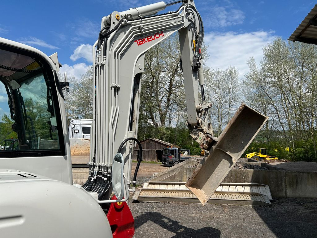 Takeuchi TB 260 u. 250 V4 Powertilt 3x vorhanden - Minibagger: das Bild 3 Takeuchi TB 260 u. 250 V4 Powertilt 3x vorhanden - Minibagger: das Bild 3