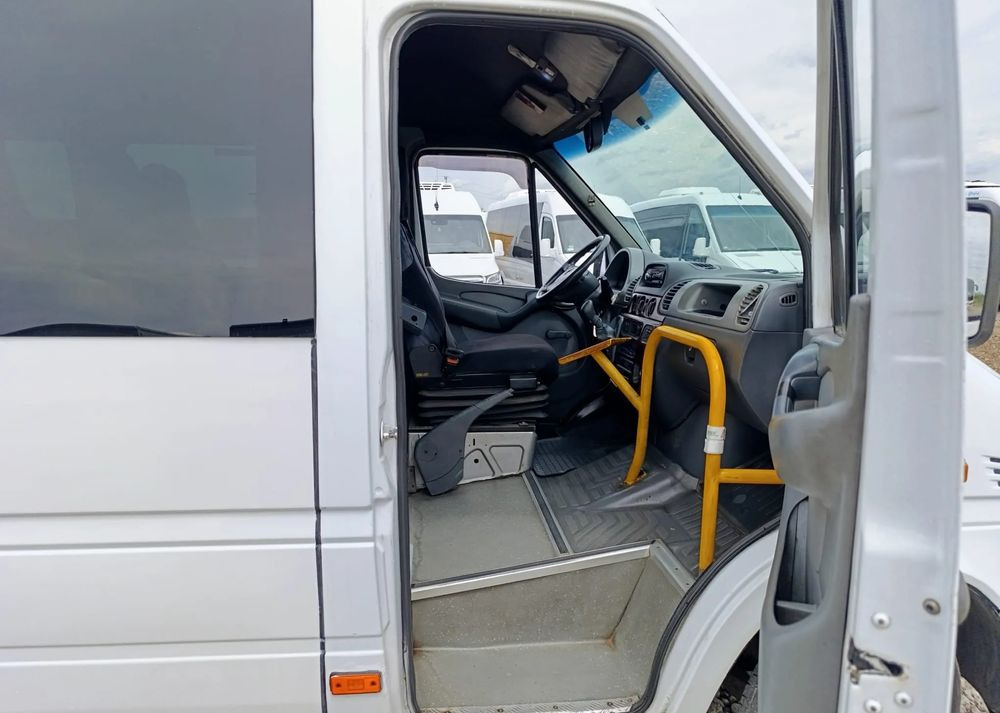 Kleinbus, Personentransporter Mercedes-Benz Sprinter 413: das Bild 13