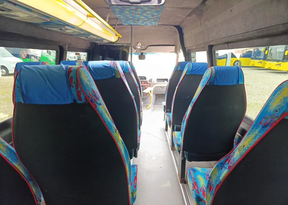Kleinbus, Personentransporter Mercedes-Benz Sprinter 413: das Bild 19