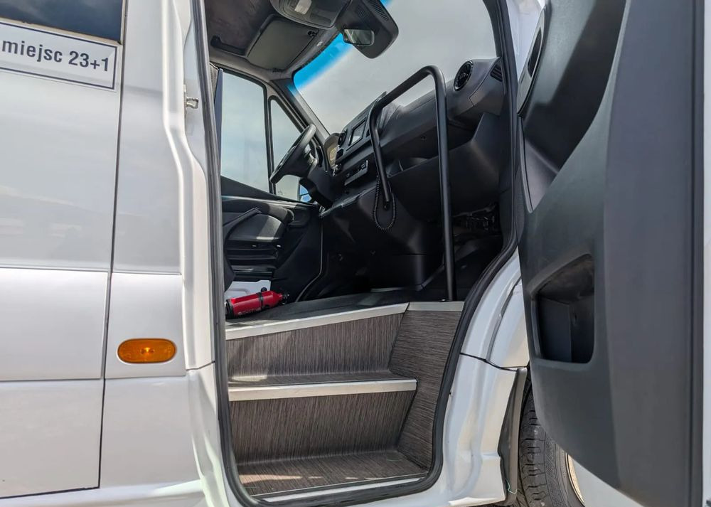 Kleinbus, Personentransporter Mercedes-Benz Sprinter 517: das Bild 12