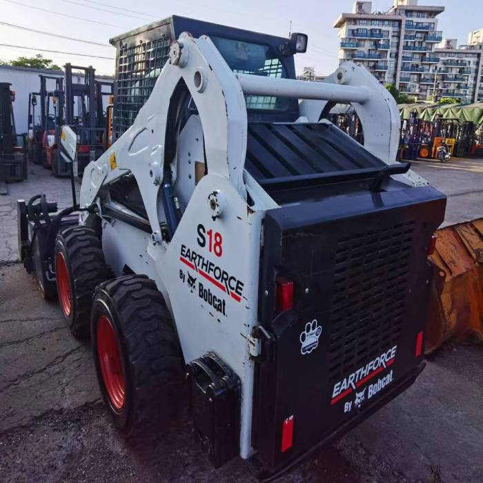 BOBCAT S18 - Kompaktlader: das Bild 2 BOBCAT S18 - Kompaktlader: das Bild 2