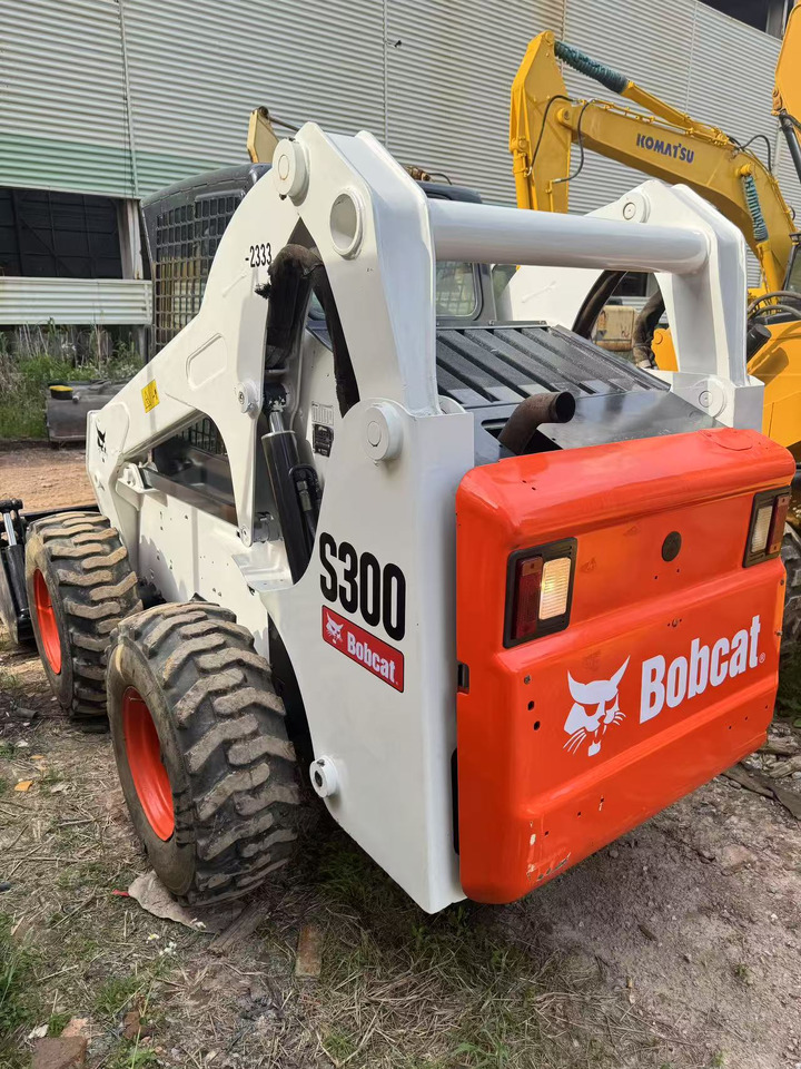 BOBCAT S300 - Baggerlader: das Bild 2 BOBCAT S300 - Baggerlader: das Bild 2