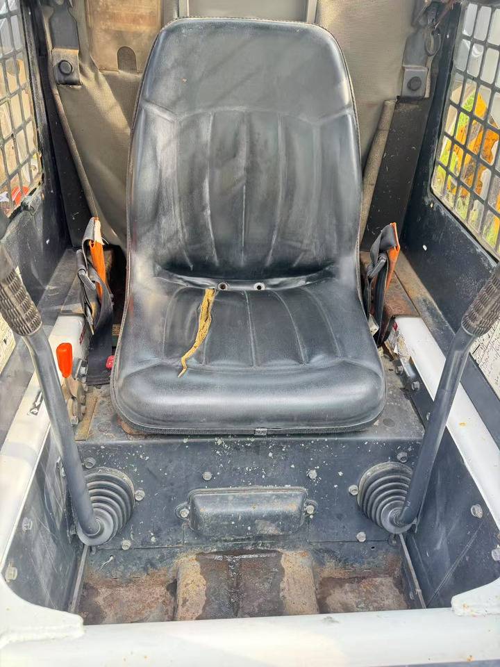 BOBCAT S300 - Baggerlader: das Bild 5 BOBCAT S300 - Baggerlader: das Bild 5