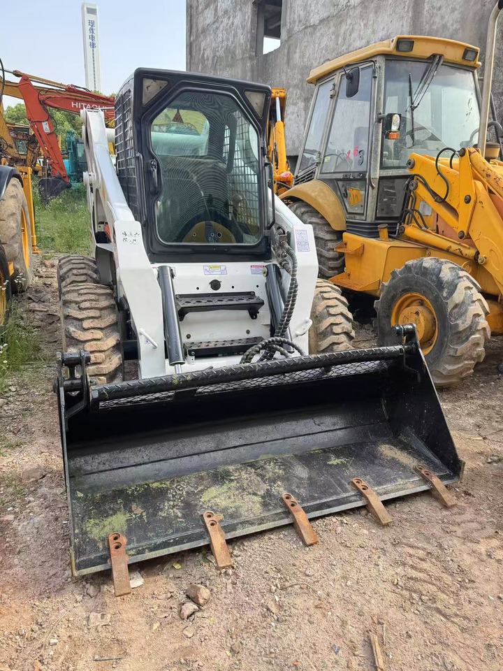 BOBCAT S300 - Baggerlader: das Bild 3 BOBCAT S300 - Baggerlader: das Bild 3
