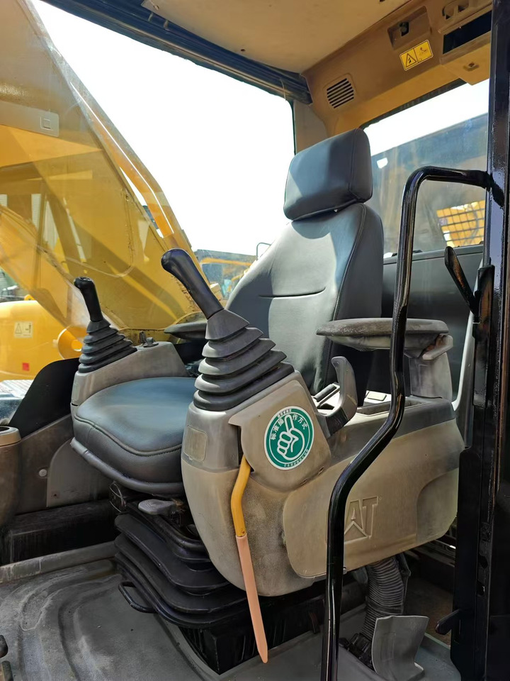 Kettenbagger CAT 330D2: das Bild 6 Kettenbagger CAT 330D2: das Bild 6