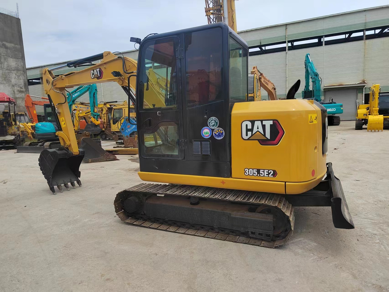 CAT CAT 305.5E2 - Minibagger: das Bild 3 CAT CAT 305.5E2 - Minibagger: das Bild 3
