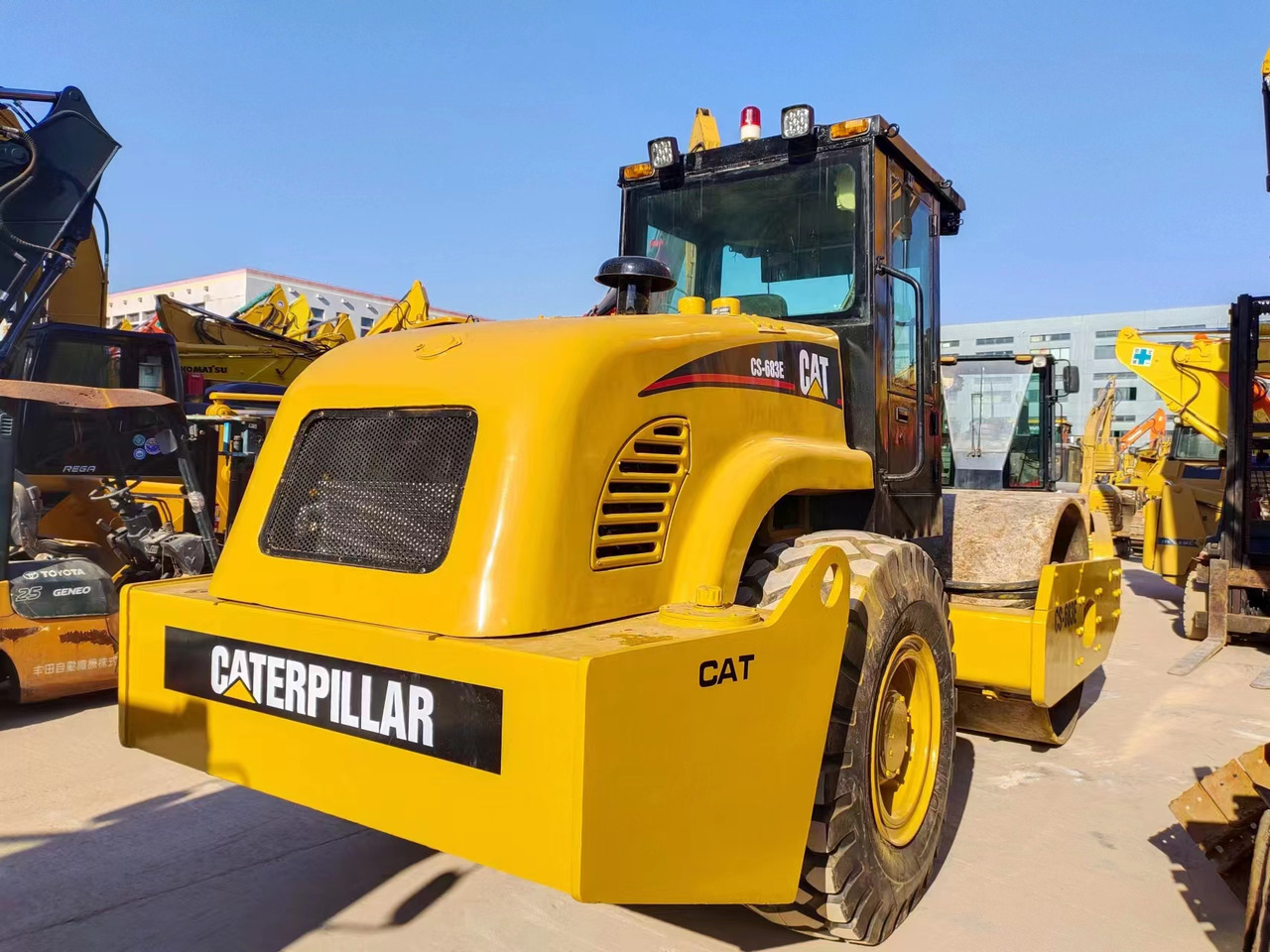 CATERPILLAR CS683E - Walzenzug: das Bild 4 CATERPILLAR CS683E - Walzenzug: das Bild 4