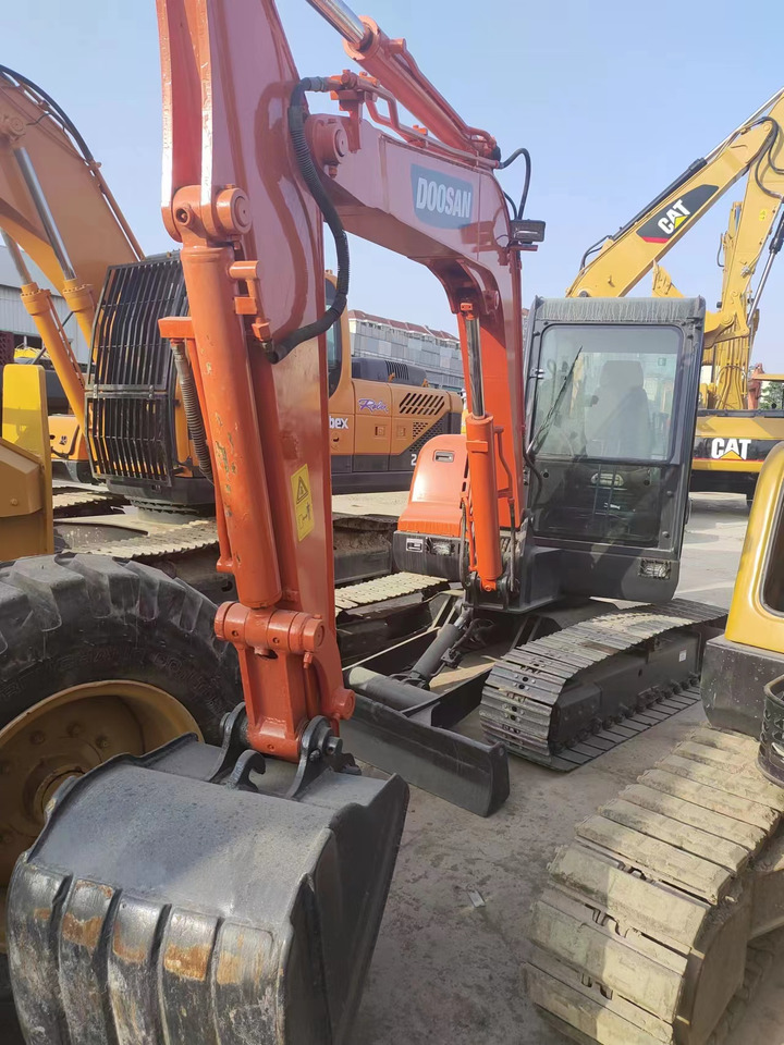 DOOSAN DX60 - Minibagger: das Bild 2 DOOSAN DX60 - Minibagger: das Bild 2