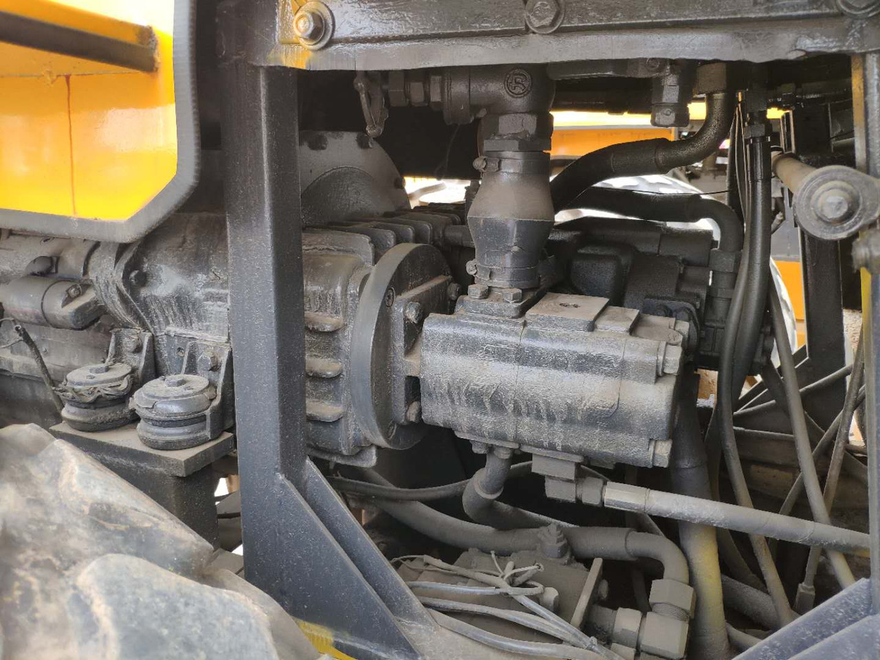 DYNAPAC CA301D - Walzenzug: das Bild 4 DYNAPAC CA301D - Walzenzug: das Bild 4