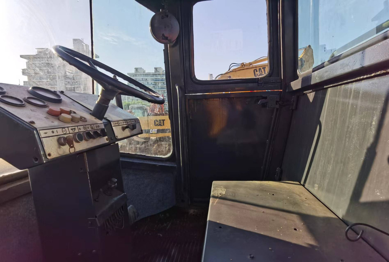 DYNAPAC CA30D - Walzenzug: das Bild 3 DYNAPAC CA30D - Walzenzug: das Bild 3