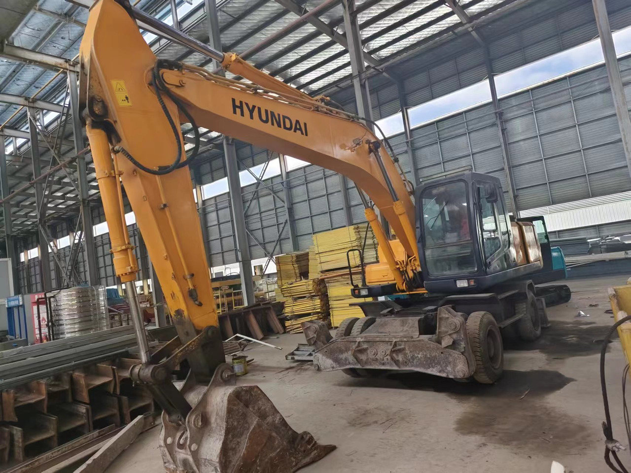 HYUNDAI 210W-7 - Mobilbagger: das Bild 1 HYUNDAI 210W-7 - Mobilbagger: das Bild 1