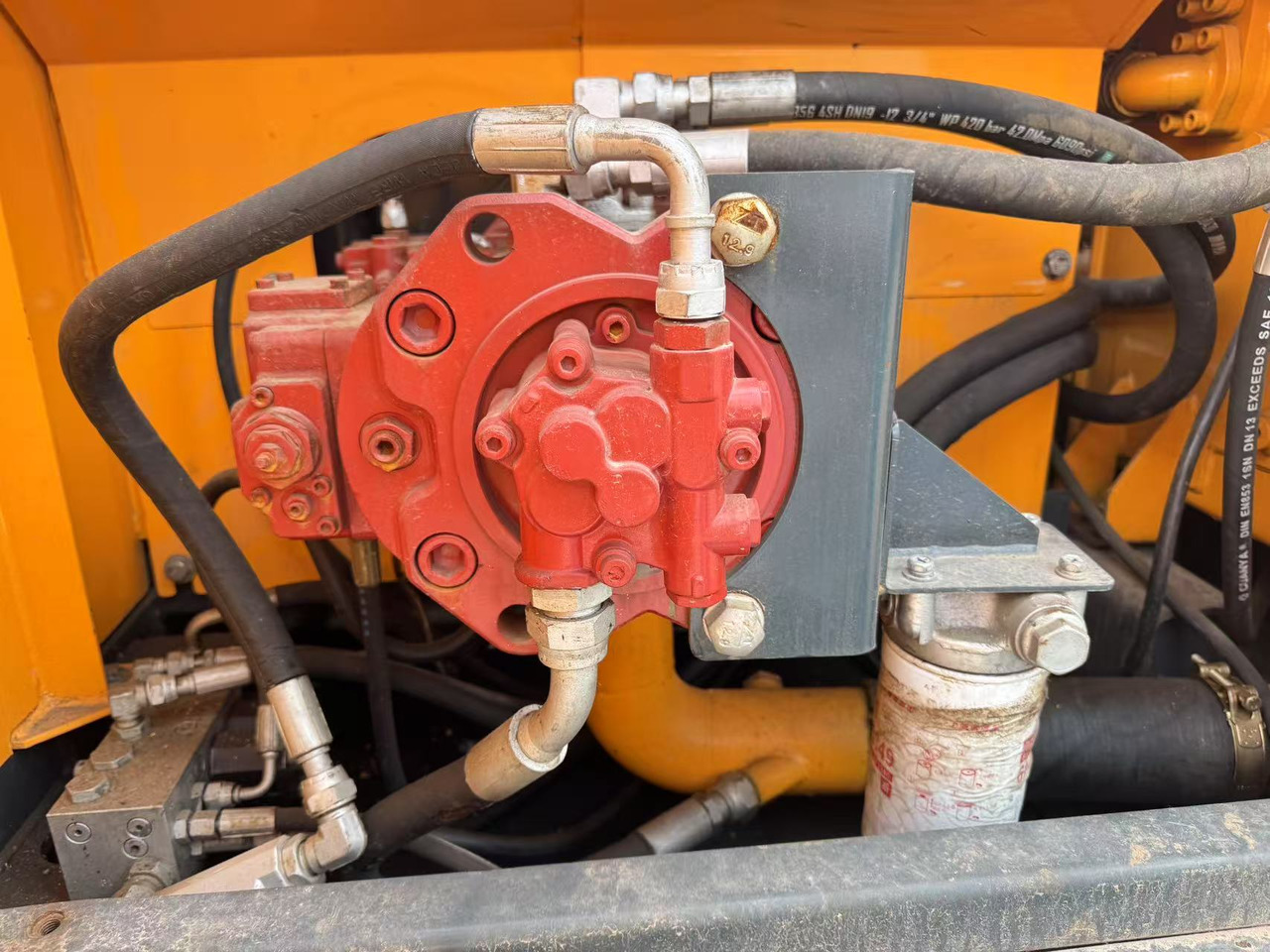 HYUNDAI R220LC-9S - Kettenbagger: das Bild 4 HYUNDAI R220LC-9S - Kettenbagger: das Bild 4