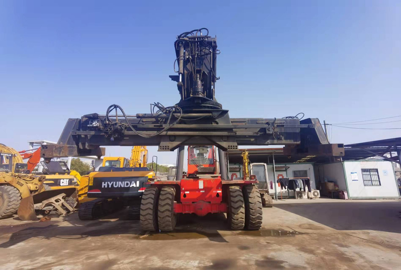 KALMAR DRF450 - Reach stacker: das Bild 1 KALMAR DRF450 - Reach stacker: das Bild 1