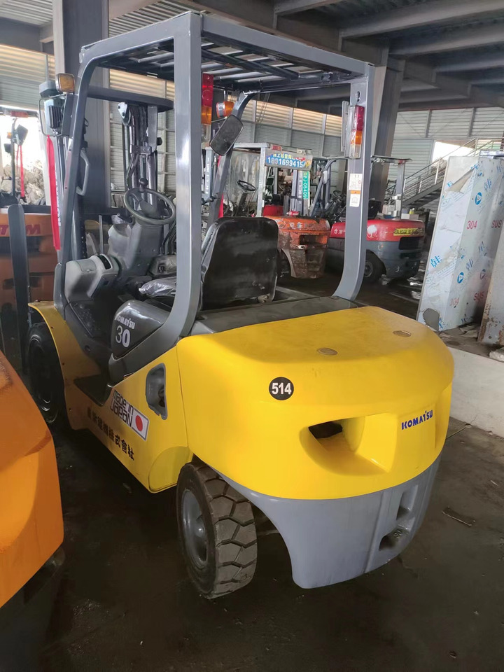 KOMATSU FD30 - Dieselstapler: das Bild 2 KOMATSU FD30 - Dieselstapler: das Bild 2