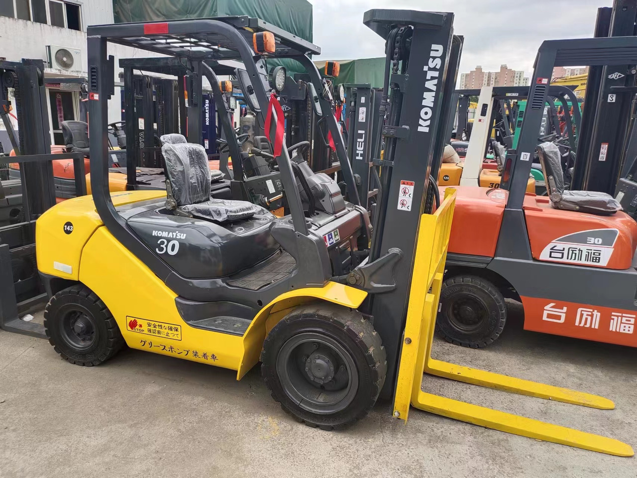 KOMATSU FD30 FD50 FD70 Japanese diesel forklift - Dieselstapler: das Bild 1 KOMATSU FD30 FD50 FD70 Japanese diesel forklift - Dieselstapler: das Bild 1