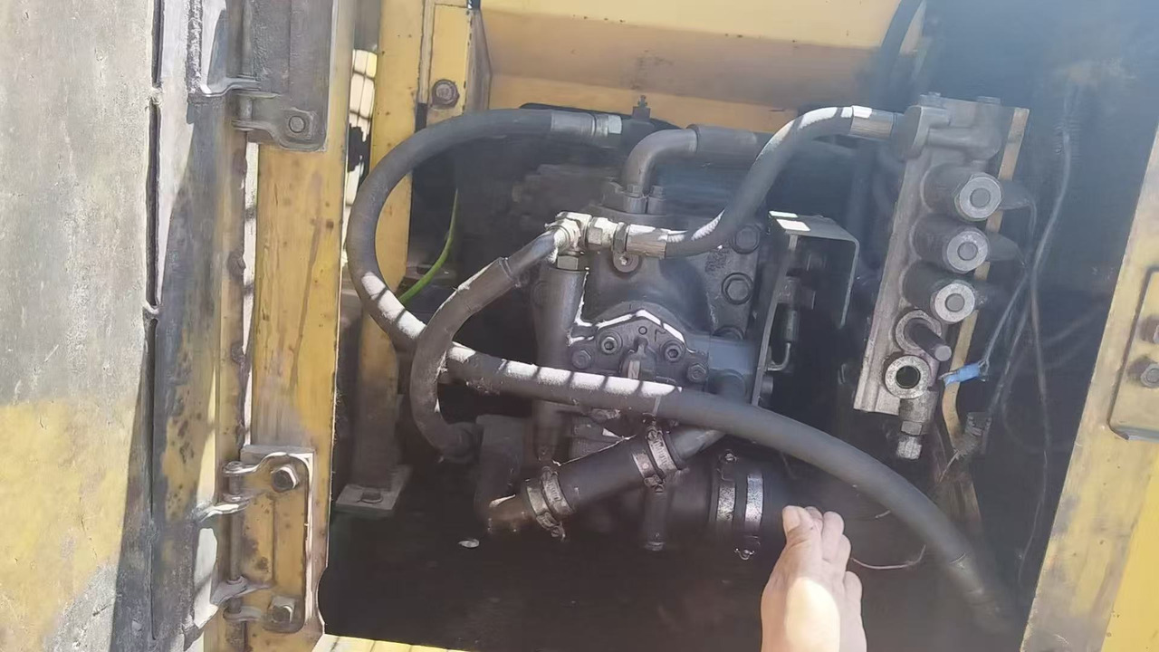 KOMATSU PC120-6 - Kettenbagger: das Bild 3 KOMATSU PC120-6 - Kettenbagger: das Bild 3